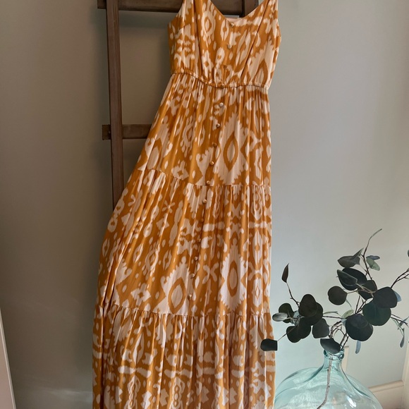 BB Dakota X Steve Madden Turtle Island Batik Print Gold/White Tiered Sundress - Picture 4 of 8